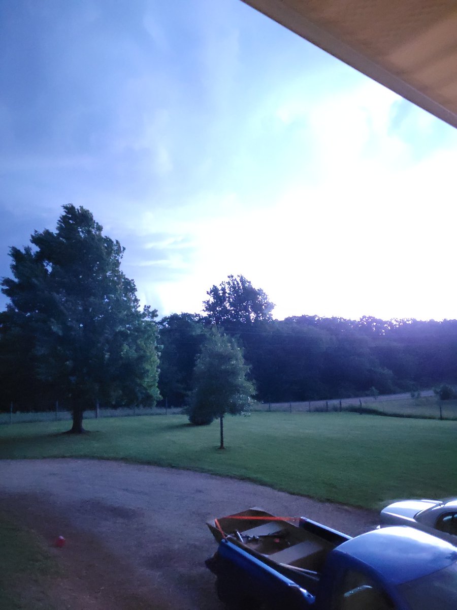 nollbrarian's tweet photo. I just took this picture -at nearly 11 p.m. - during the incoming storm. @KSHB41 https://t.co/9u2JMWHttw