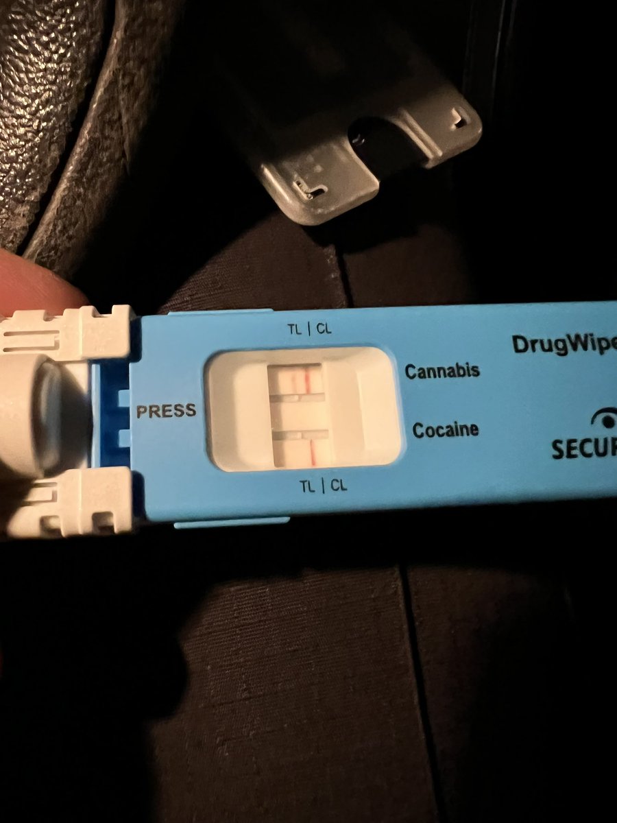 Vehicle check in Gainsborough. Driver admitted to recently smoking cannabis. Positive for cannabis on @DrugWipeUK & arrested first of 2 for the skipper tonight. #Fatal4 #SaferRoads #DontDrugDrive