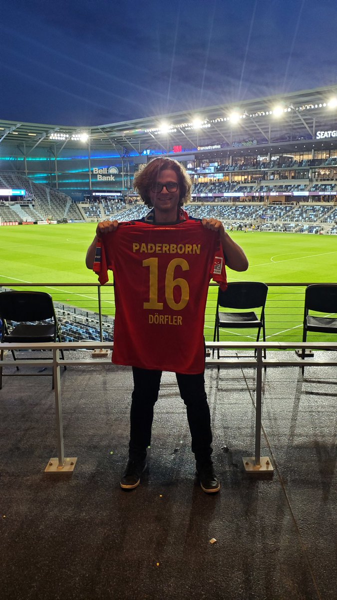 I had a great night and I hope you did too :) Attached is a picture of me holding an extremely sweaty jersey... Auf geht's Paderborner Jungs!