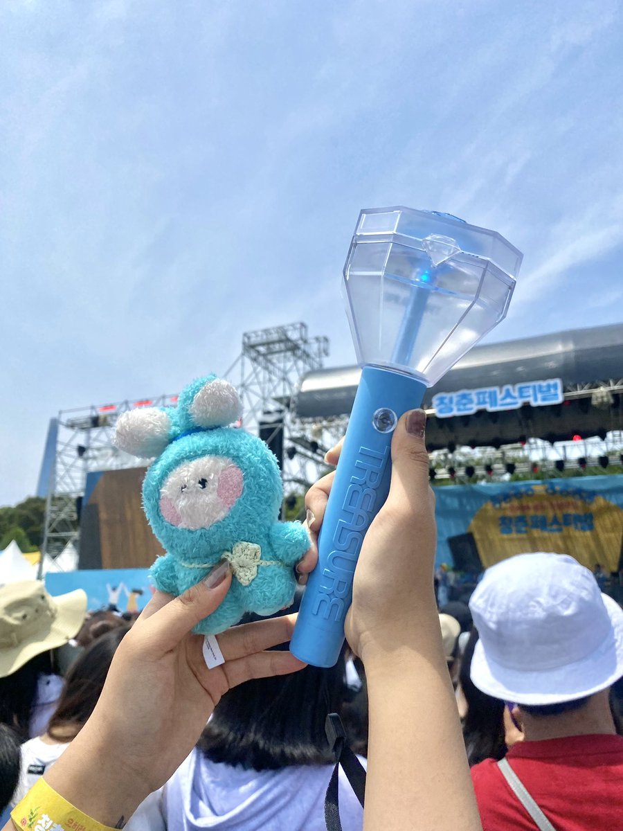 dambaragii's tweet photo. 왔다요 #청춘페스티벌 #트레저 #방예담 #예담 #예디 #트루즈 #트라이트 https://t.co/IaCln5YxAe