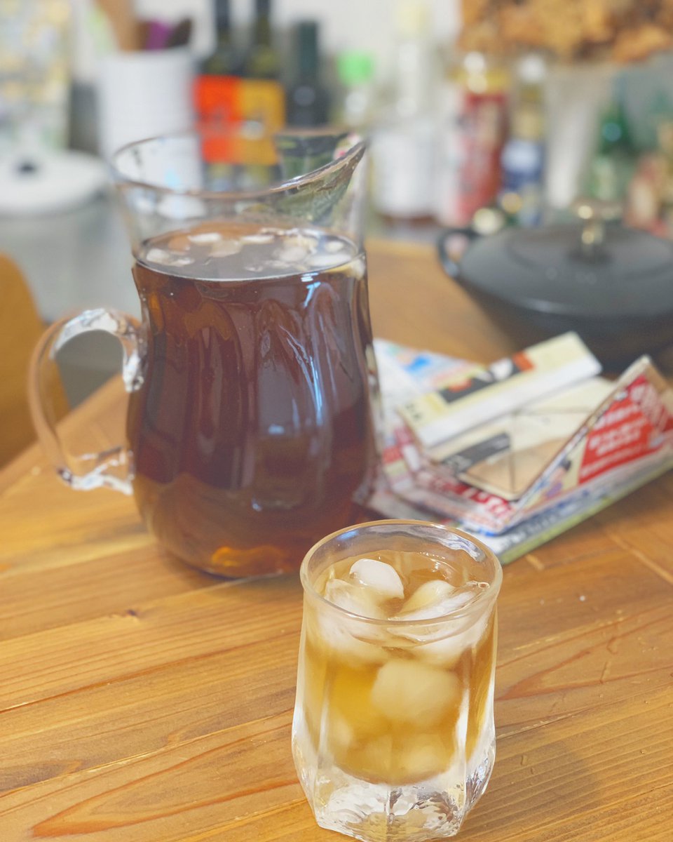 昨日は麦茶を炊いたよ
☺️
宿題の『ゴミ入れ』折ってから

炊きたての麦茶に

氷をいっぱい入れて

冷たい麦茶でひと息(*ˊᵕˋ*)🫧🤍

でも今日は寝る〜
女子の日来たからカラダだるいし眠い🥱
まだ布団から出れてな〜い🥱