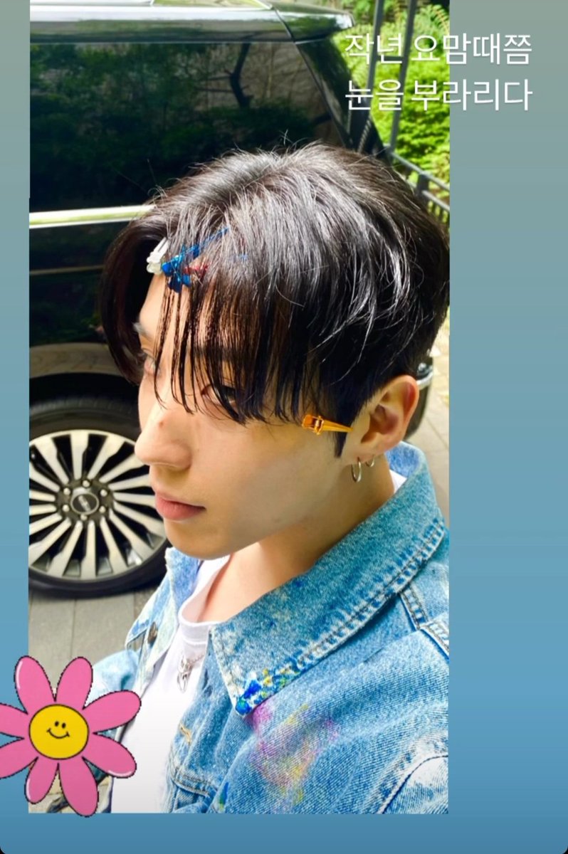 sameJONGUPgye's tweet photo. 👀💙💙🌸 @jongup_official https://t.co/vv3CBIbkFv