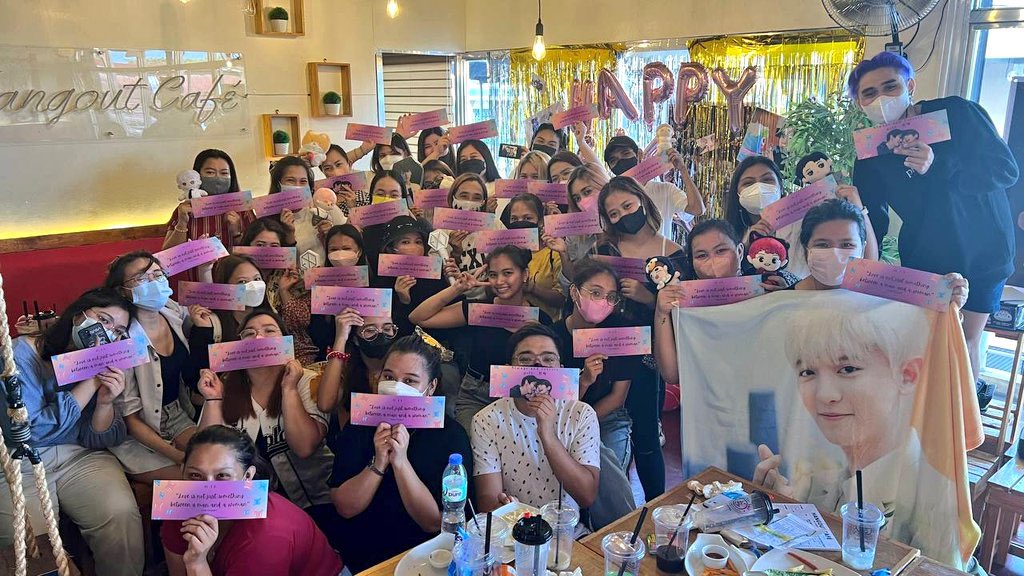 spcyloey's tweet photo. late upload kasi 1 am na ko nakauwi kagabi >.< first time ko umattend sa cse and im really happy that i spent the entire day with the best (chismosa) people!! ilysm ceonim @pcybbhkjidks im so proud of you and your team 💕 Sana maulit huekhuek

 #614WithChanBaek @EXOLSpace https://t.co/00DuqLELuF