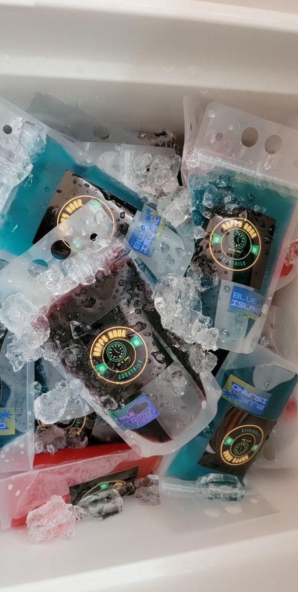 tas_wirl's tweet photo. It is the season of cooler fetes. Party Pouches are a great way to full your cooler. Great packaging and an even greater taste. #5pmsomewhereja #partypouches #happyhourcocktails https://t.co/e05U4M0hlq