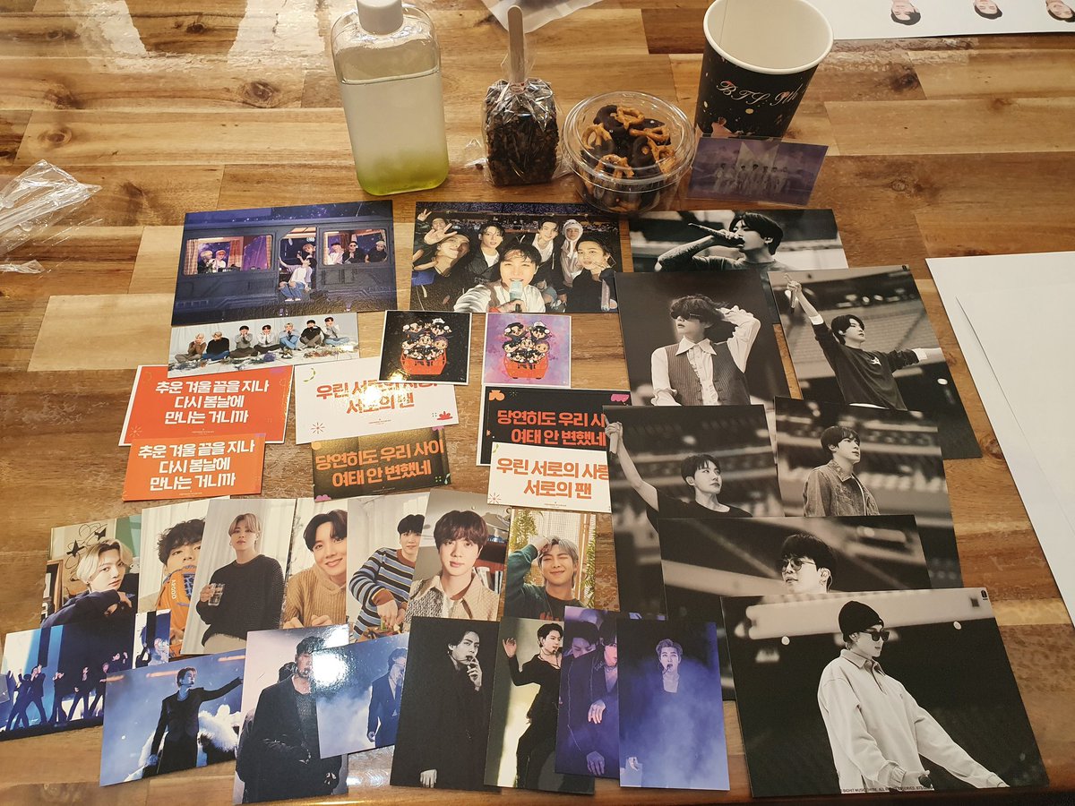jung_won0613's tweet photo. 오늘은 사부작카페💜💜(@sabujak0721)
선착에 들기위해 9시에 눈을 떠 너무 힘들었지만..나눔보고 눈물이..감덩적..💜
그래두 선착 4등으로 지민이 미니배너!! 박박🥳 사진으로도 다 안담길정도로 많았어용ㅎㅎ 늘 고맙구 보라하는 사부작언니께 최고오👍
나눔천사님들은 타래로>< https://t.co/dq2mZsHqF9