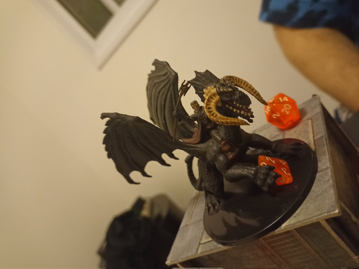 CaolhoMago's tweet photo. Vecna montado no seu dragão, com o seu dado e já avisando que vai critar em geral 😂
Algoz: @WagnerAraujo 
Party "Crescente": @othiagomoskito Flávio "Pablo" Miau e EU. https://t.co/7ges0eRLP9