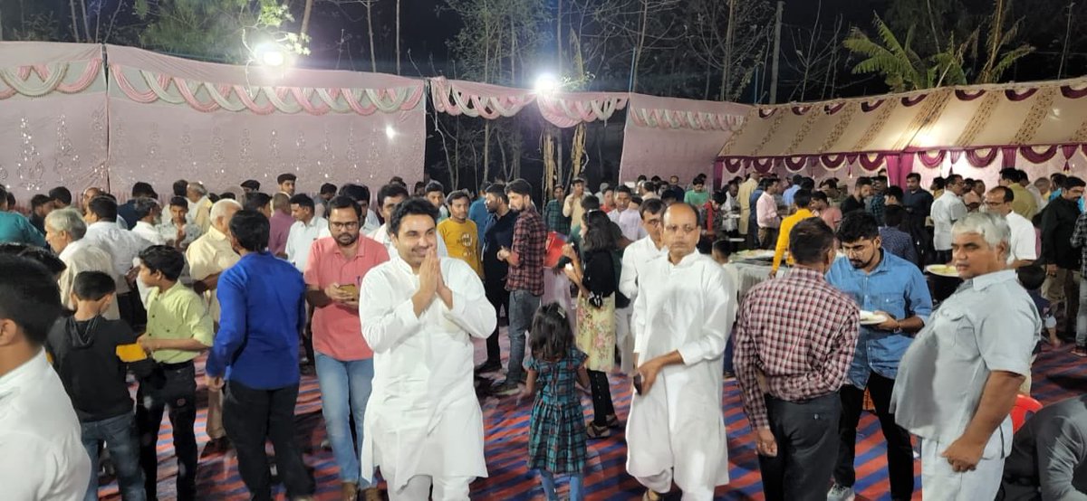Siddh_vindhya's tweet photo. सिरमौर विधानसभा : दुलहरा

 लखन पाण्डेय जी के पुत्र के तिलक समारोह में सम्मिलित होकर मंगलकामनाएं प्रेषित की। https://t.co/T5PEpBwZUo