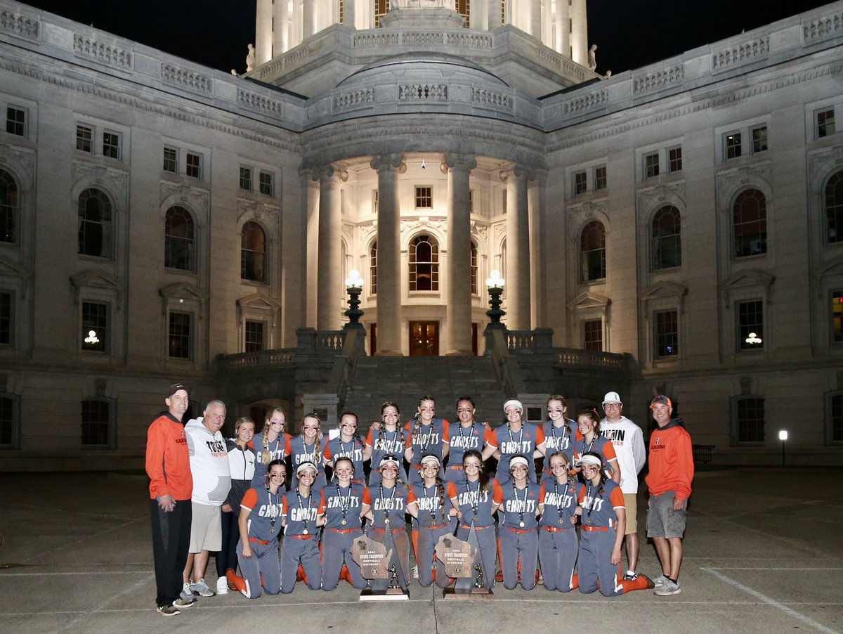 KaukaunaGhosts's tweet photo. Our Back-to-Back Champions @KaukaunaSB!! We are so proud of this team! Thanks also to our amazing team photographer Paul Stumpf for this awesome photo! #FillTheCase 👻🥎🏆🏆💪🏻!! https://t.co/80PPAP2vP8