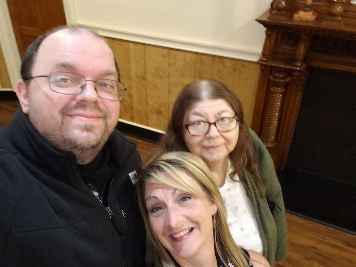 FalconEric012's tweet photo. Had a fun time at #TheGoldenGirls murder mystery dinner tonight with my younger sis and mama dukes. Another early day at the office tomorrow, man dayshift is brutal. I'm made for nightshift. 😁😴 #WithoutACue #Fishers #Bensalem #Pennsylvania https://t.co/81Gx4CWjmF