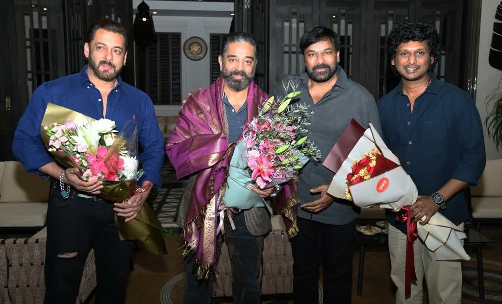 factoreel_web's tweet photo. 3 Legends #SalmanKhan𓃵 #Chiranjeevi and #KamalHaasan𓃵 United at Chiru Garu's Residence Last Night For #Vikram Success Bash along wid #LokeshKanagaraj 

#VikramInAction #VikramRoaringSuccess #VikramHitlist #KabhiEidKabhiDiwali #salmankhanfilms #VijaySethupathi #FahadhFaasil https://t.co/uX139CZ0um