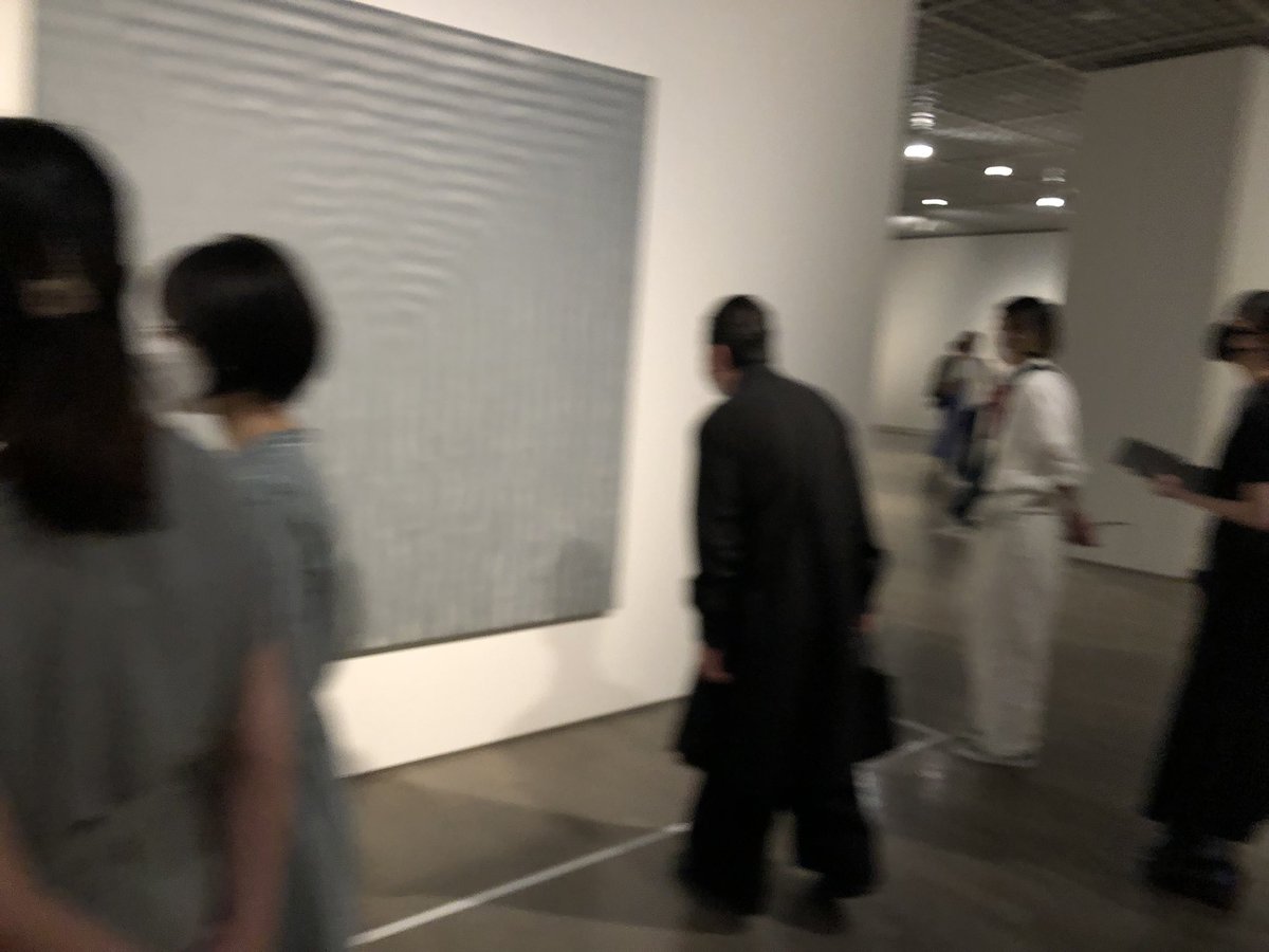 blue_gitan's tweet photo. リヒター展にて　制作 https://t.co/QiyZVkcljn
