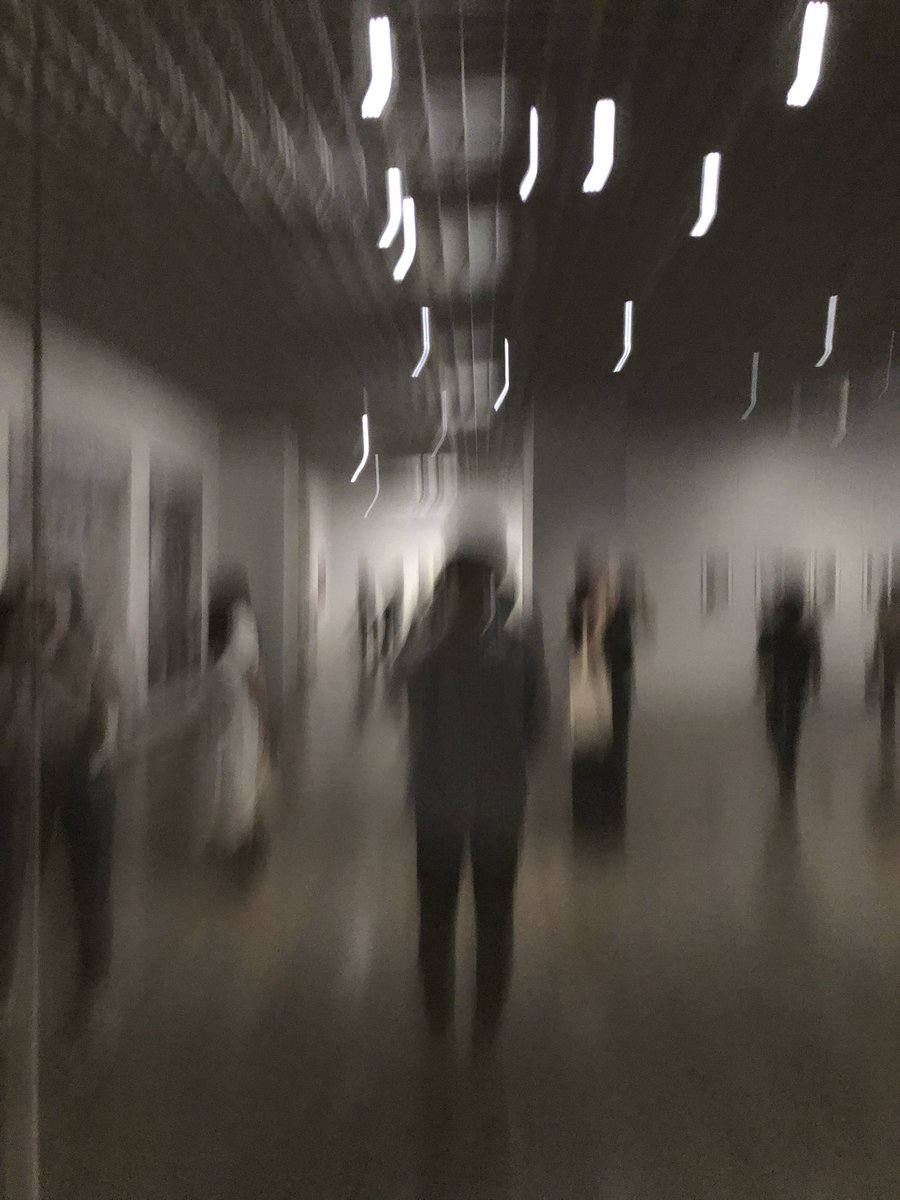 blue_gitan's tweet photo. リヒター展にて　制作 https://t.co/QiyZVkcljn