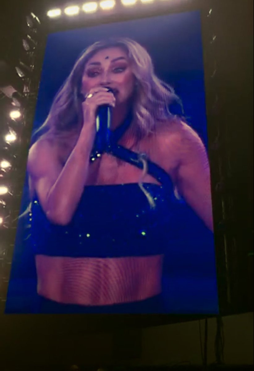 yukonjbieber's tweet photo. a estrelinha na testa , eu tô chorosa 😭😭💗💗 ANAHI VC É PERFEITA https://t.co/ns7HuPp6Ud
