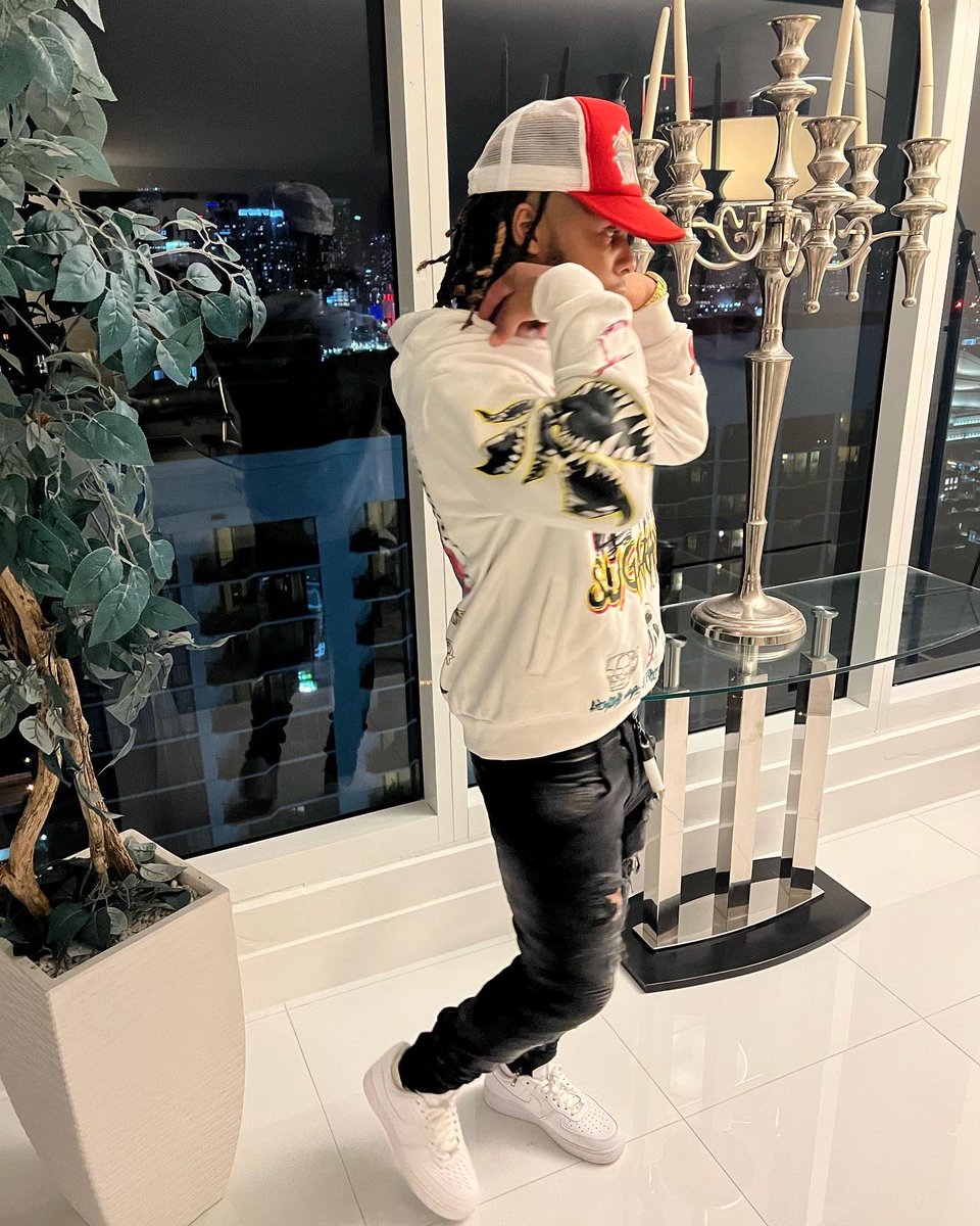 malquinon24's tweet photo. I can tell you I’m proud of myself 🤞🏽It’s a couple nigga ima catch when they slip 💨💔 https://t.co/qMri3UxtWW