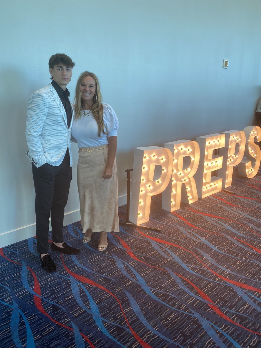 Monicavanzant2's tweet photo. Proud of my QB. #AllArkansasPreps @cameronvanzant #topnewcomer https://t.co/hyDJ2XsZfY