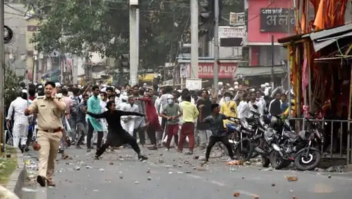Shubham_fd's tweet photo. Peaceful are pelting stones on Mahavir Temple in Ranchi. Hindus are under attack in Ram's land. 
#HinduMuslim_BhaiBhai https://t.co/xRs9IDrc2u