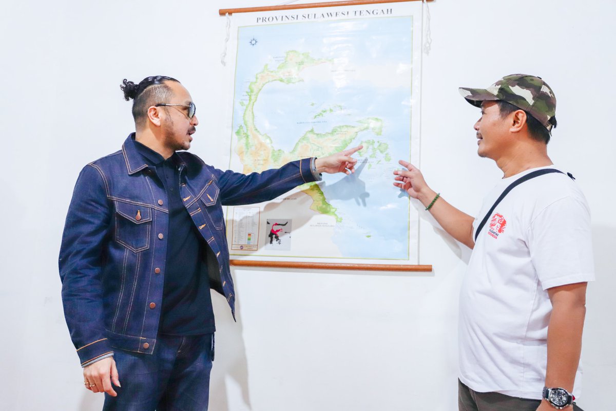 psi_id's tweet photo. “Saat ini persiapan verifikasi faktual sudah 85%, tinggal 2 kabupaten lagi,” ujar Ketua DPW PSI Sulawesi Tengah (Sulteng), Bro Takbir Larekeng.

Kabar menggembirakan itu yang menyambut kedatangan Ketua Umum DPP PSI, Bro Giring Ganesha ke Basecamp DPW PSI Sulteng di Kota Palu. https://t.co/iA6ZNPnxC9