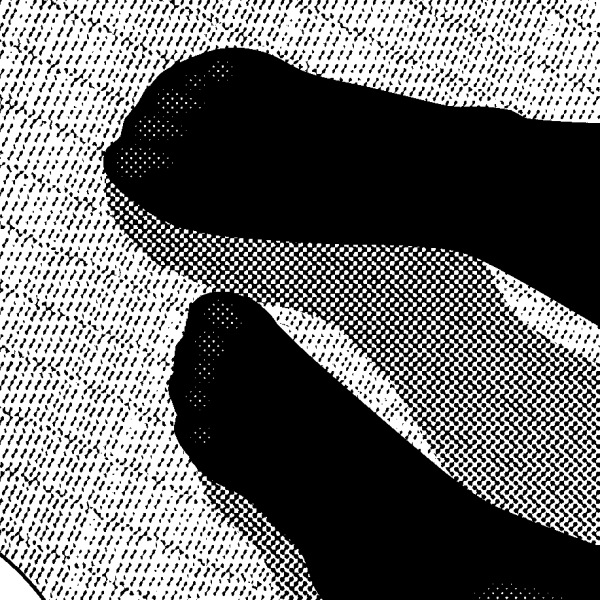 伝わるかわからないんだけど、原稿をグレイスケールで作業していて線、ベタ、グレイ、ホワイトトーンを統合(1枚目)してトーン化(2枚目)してるんだけど、ホワイトトーンはドット化して実際に印刷されるまでどうなるかわからない。つま先まで手を入れてるけど印刷されるかは買って確認してください。 