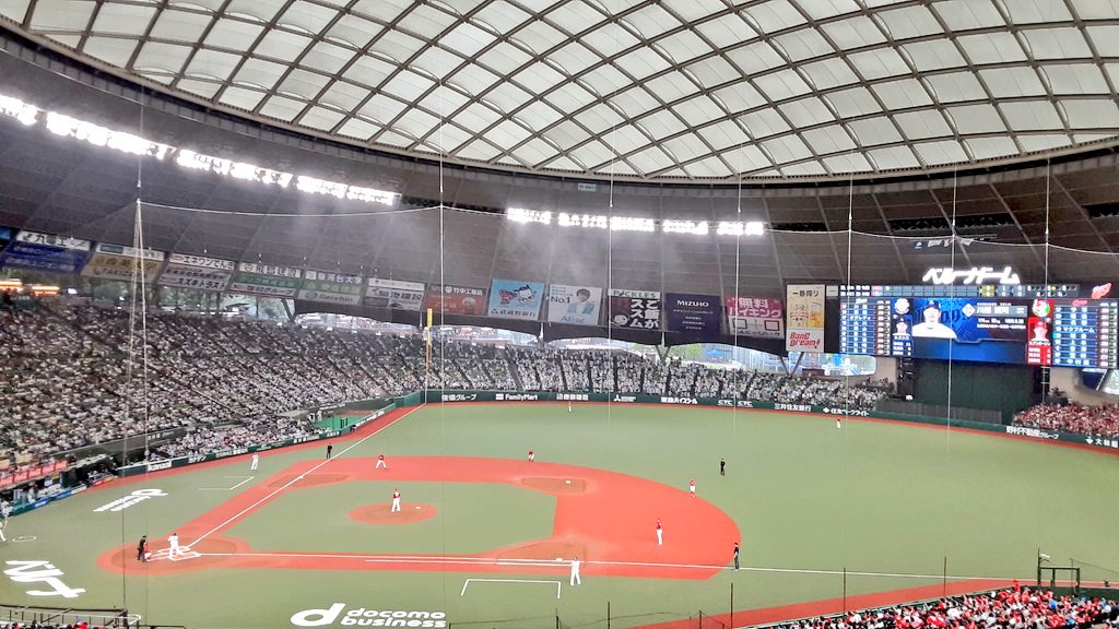 ドーム球場なのに中で豪雨が降ってるんだが 最新鋭の4ｄ対応球場 さすが自然共生型ドーム Togetter