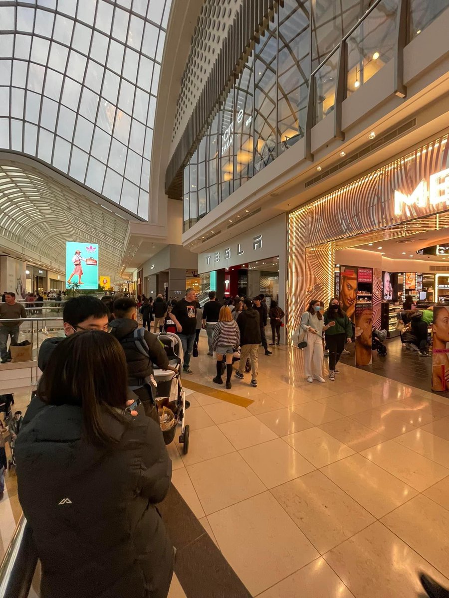 ev_australia's tweet photo. Hey @elonmusk, check this out! 

Long queue to look at Model Y in Melbourne, Australia.
We love it! Thank you for opening the Model Y orders down under! 

Photo Source - Yueming Chen (FB)
Location - Chadstone Shopping Centre https://t.co/MhCuvm91C4