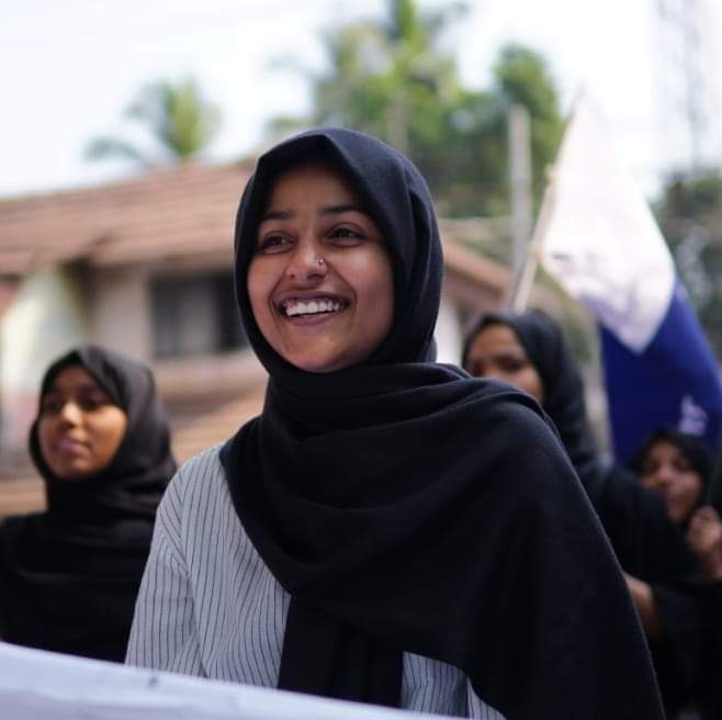 KSaifi's tweet photo. JNU की छात्र नेता Afreen Fatima  के घर पर प्रयागराज प्रशासन बुलडोज़र चलाने जा रहा है,11 बजे तक घर ख़ाली करने का वक़्त दिया दिया गया है।।
#standwithafreenfatima https://t.co/mV5D42gi3F