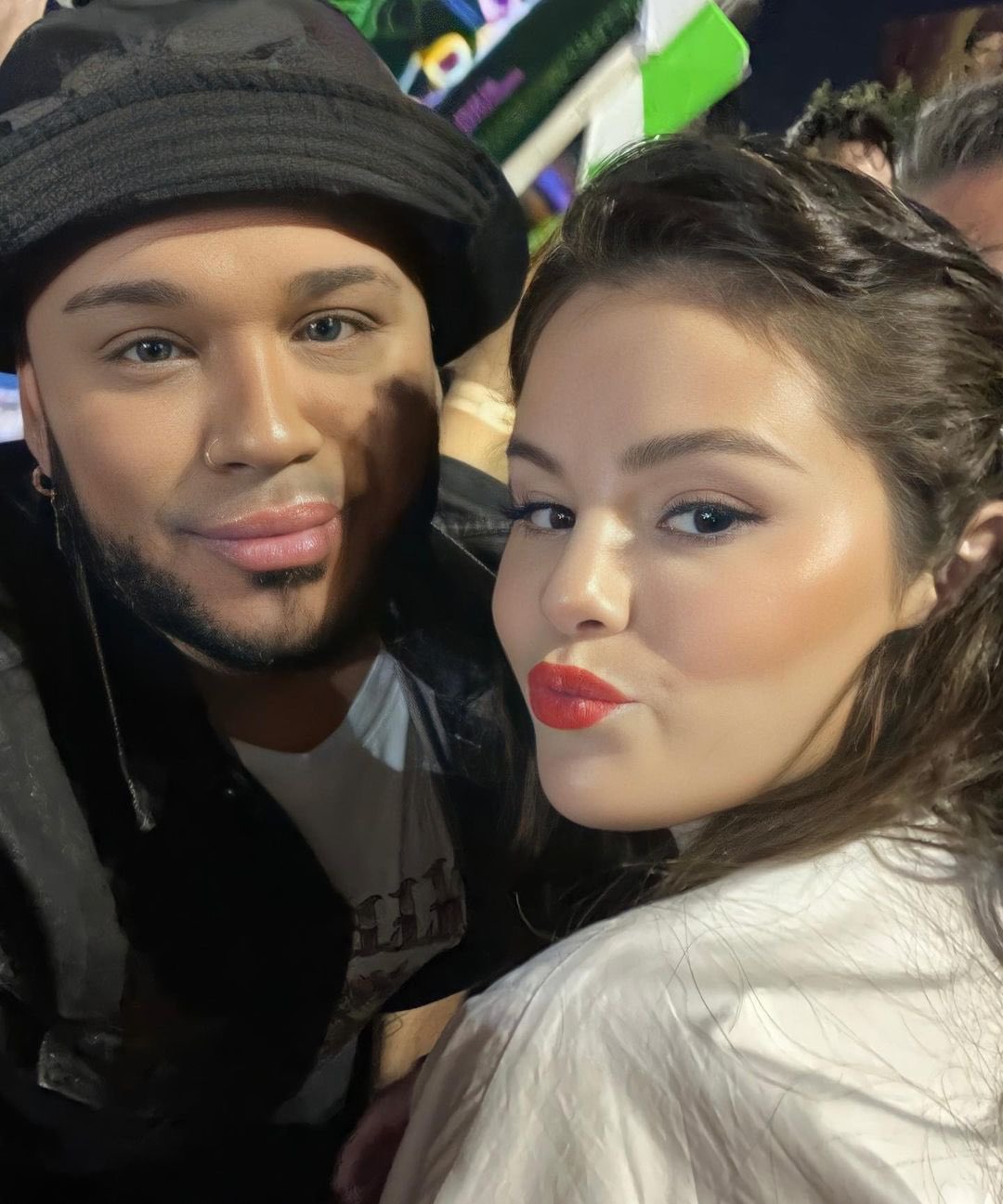 Selena Gomez Source on Twitter: “Selena Gomez with a fan today at the