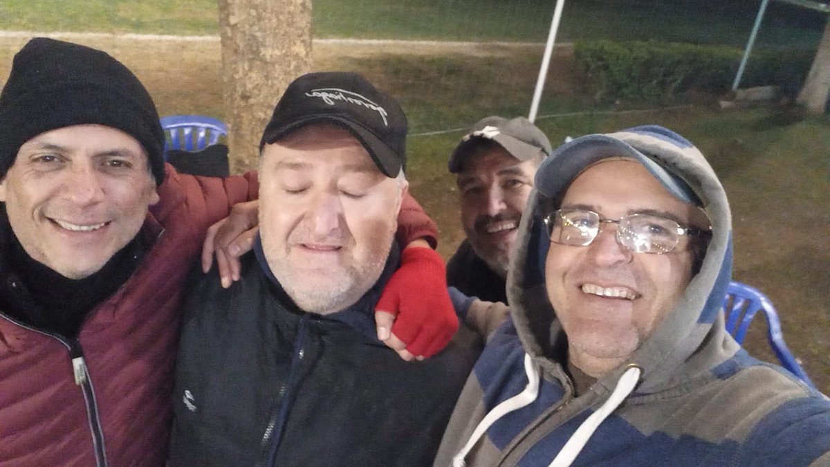 KureDumasGMP's tweet photo. 34 años después, seguimos compartiendo con los perros. #ExaSale https://t.co/Bl8kZJ0lSW