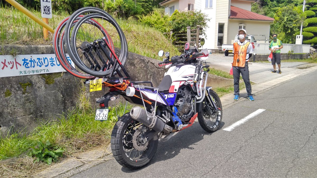 wkb84mkt's tweet photo. 近畿高等学校自転車競技大会ロードレースに参加された皆様お疲れ様でした。

#サイクルロードレース
#MOTOCommissaire
#YAMAHA
#TENERE700 https://t.co/KGDIZlI2sZ