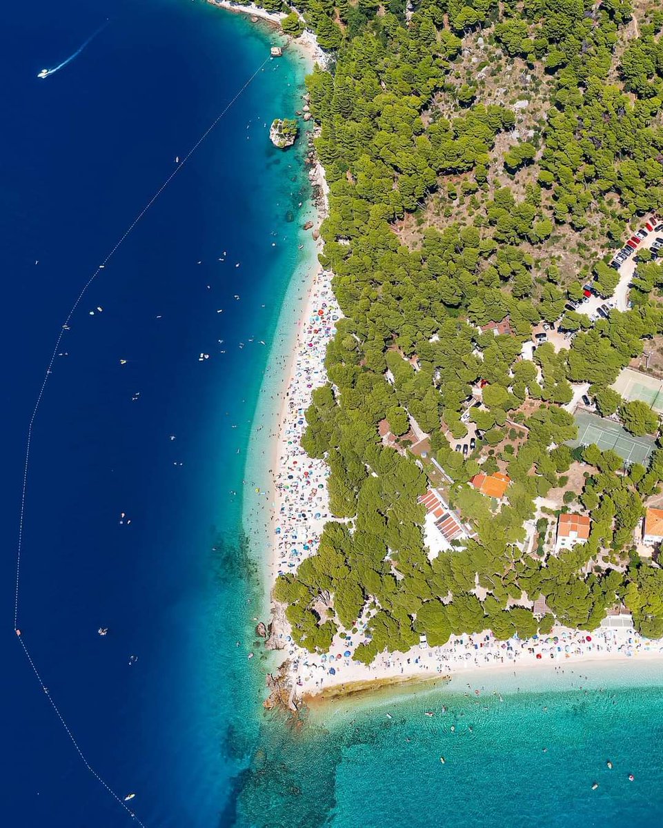 #PuntaRata #beach #Brela #summertime mood 💙🤩💚
#brelative #Croatia #Kroatien #BrelaCroatia #VisitBrela 
📸 Vice Rudan <a href="/makarskabeaches/">Makarska Beaches</a>