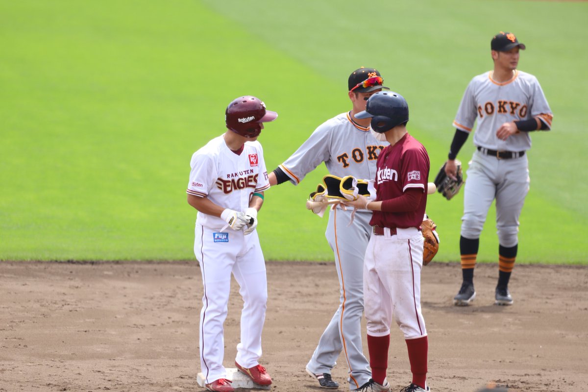 w_k_w_k_0's tweet photo. コブ、しゃかもとにお尻ポンされてたんだが…⁉️⁉️⁉️⁉️⁉️⁉️😭😭😭😭😭😭
#坂本勇人 #小深田大翔 https://t.co/OUaDtpqmq9