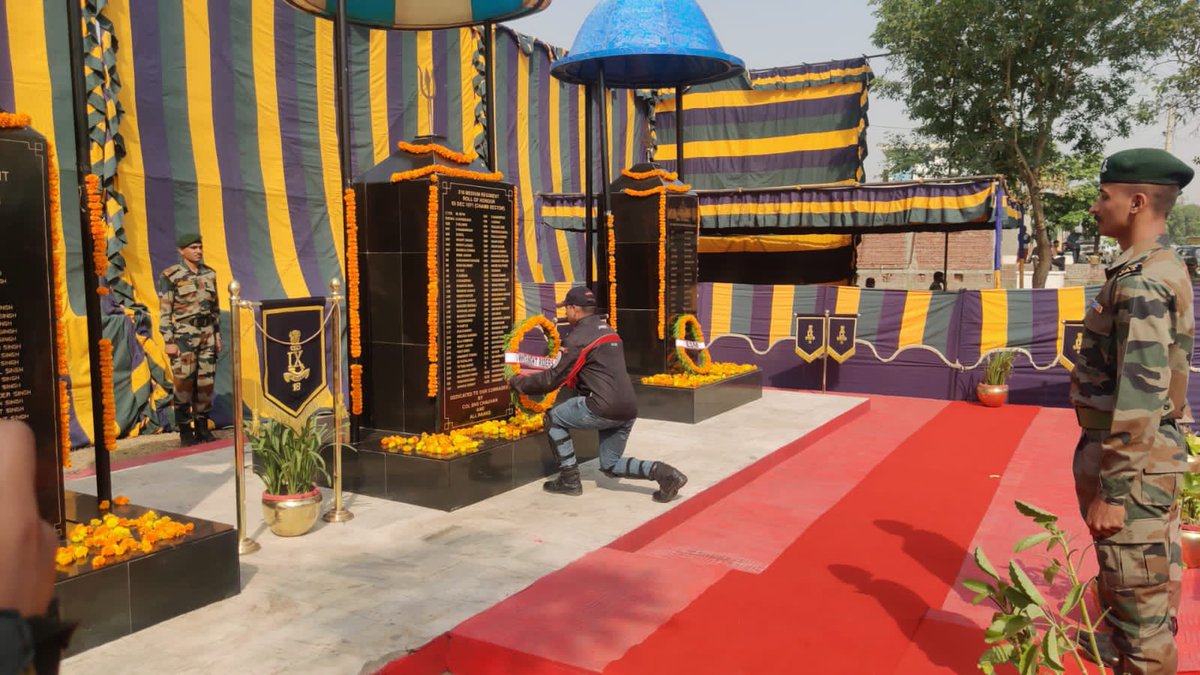 Whiteknight_IA's tweet photo. #VeerSmritiYatra
#WhiteKnight50
Day 5
#WhiteKnightRiders laid Wreath at #GunnersWarMemorial #Pahariwala. Lt Col SK Chibb, the senior most ESM laid wreath. The riders paid #homage to #bravehearts & also interacted with #Veterans.
#AmritMahotsav
@NorthernComd_IA
@adgpi https://t.co/QDTmbzzEjk