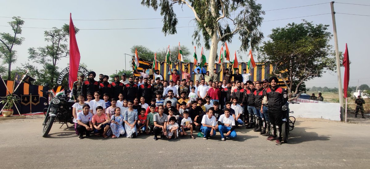 Whiteknight_IA's tweet photo. #VeerSmritiYatra
#WhiteKnight50
Day 5
#WhiteKnightRiders laid Wreath at #GunnersWarMemorial #Pahariwala. Lt Col SK Chibb, the senior most ESM laid wreath. The riders paid #homage to #bravehearts & also interacted with #Veterans.
#AmritMahotsav
@NorthernComd_IA
@adgpi https://t.co/QDTmbzzEjk