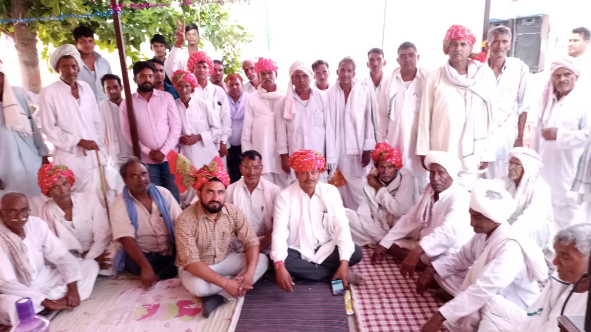 #सैनी_समाज_आरक्षण_आन्दोलन सैनी समाज ने आज तक सरकार की सेवा की है और सरकार को जब इसकी जरूरत पड़ी अपना काम निकाल लिया लेकिन अब #सैनी #कुशवाह #माली #मौर्य #शाक्य समाज जाग गया है उसे आरक्षण की सख्त जरूरत है और आरक्षण ले कर रहेगा <a href="/ashokgehlot51/">Ashok Gehlot</a> <a href="/RajCMO/">CMO Rajasthan</a> <a href="/News18Rajasthan/">News18 Rajasthan</a>