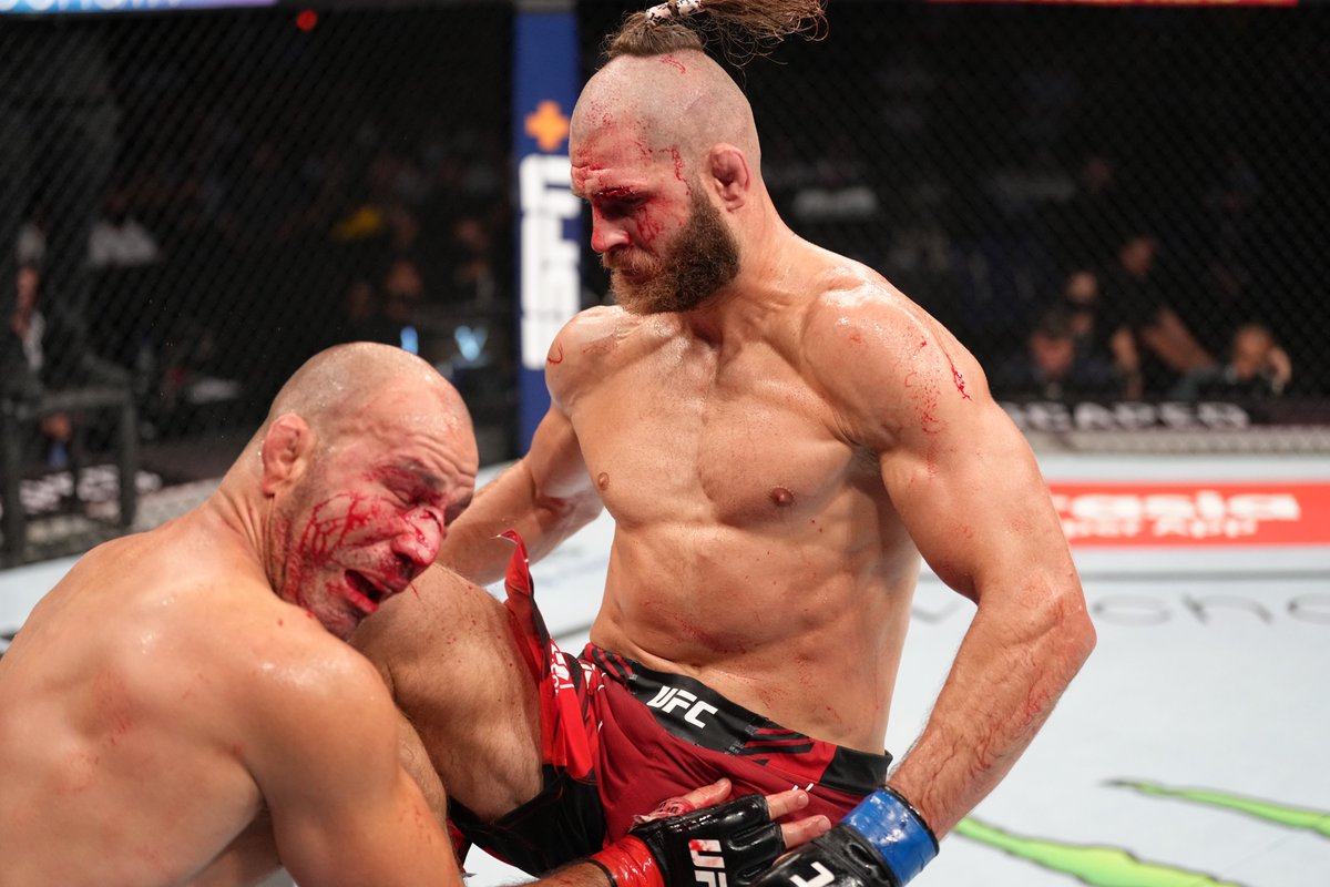 UFC_CA's tweet photo. 😳 #UFC275 https://t.co/aAtIDLs2SL