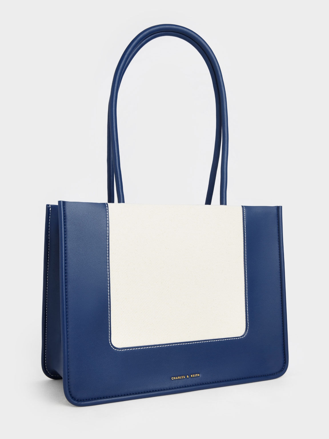 CHARLES & KEITH JAPAN в X: „A4サイズも収納できる、大容量で
