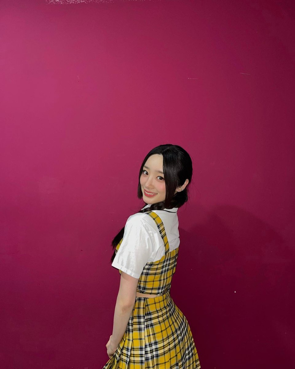 picsofnagaihina's tweet photo. [📸] 220612 Hina Instagram Update 

“Have a good Sunday, Sumit 🌻
Have a nice Sunday ... ! 🍀 (In Japanese)” 

#히나 #HINA #LIGHTSUM https://t.co/Ra579FGMxH
