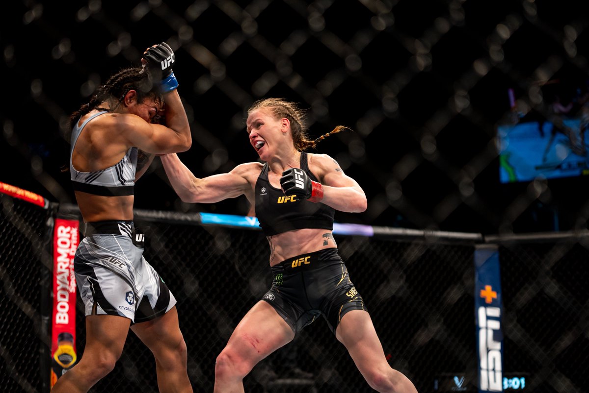 ufc's tweet photo. #𝑨𝑵𝑫𝑺𝑻𝑰𝑳𝑳 👑

[ @BulletValentina | #UFC275 ] https://t.co/JnqjH3MAez