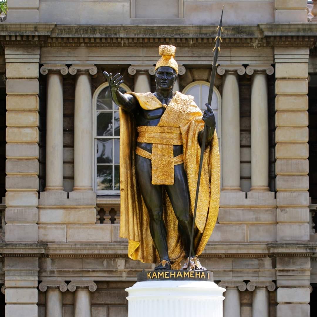 chemakidkahuna's tweet photo. Today we honor King Kamehameha I. 👑

King Kamehameha is notable for his unification of the Hawaiian Islands in 1810, becoming Hawaii’s first king. He ruled until his death in 1819.

#kingkamehamehaday #hawaii #history #hawaiianislands #polynesianadventure #polyad https://t.co/3h5V5Zzv4h