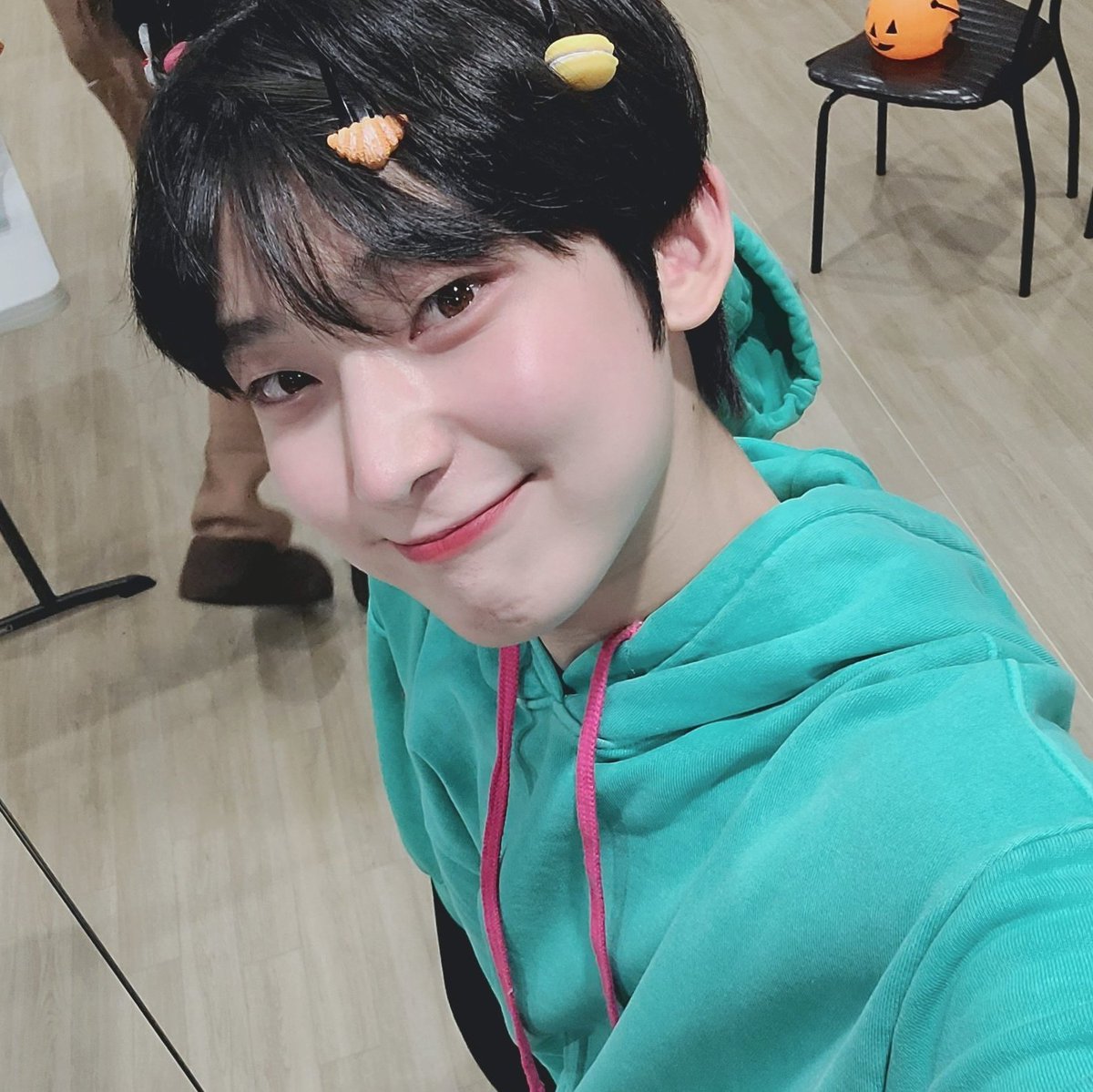 snpraises's tweet photo. Kim Sunoo as Venellope and Anya https://t.co/hQC6a5MAxn