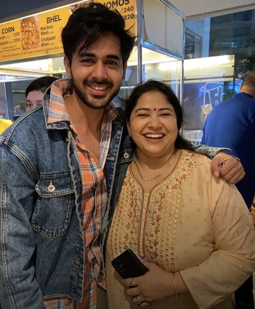 I still can't get over this picture🥺❤️🧿my favourite❤️🧿
That wide smiles❤️

#AshDeep • #Samaina • #AshiSingh • #RandeepRai • #YehUnDinonKiBaatHai  •
<a href="/Ashisinghh/">Ashi Singh</a> @irandeeprai
