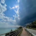 雨がもうすぐ降るぞ!分かっていても足を止めてしまう自然の美しさ。