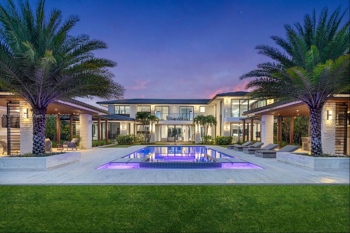 propgoluxury's tweet image. FOR SALE - 9881 SW 68th St, Miami FL 33173 dlvr.it/SS2S1Q