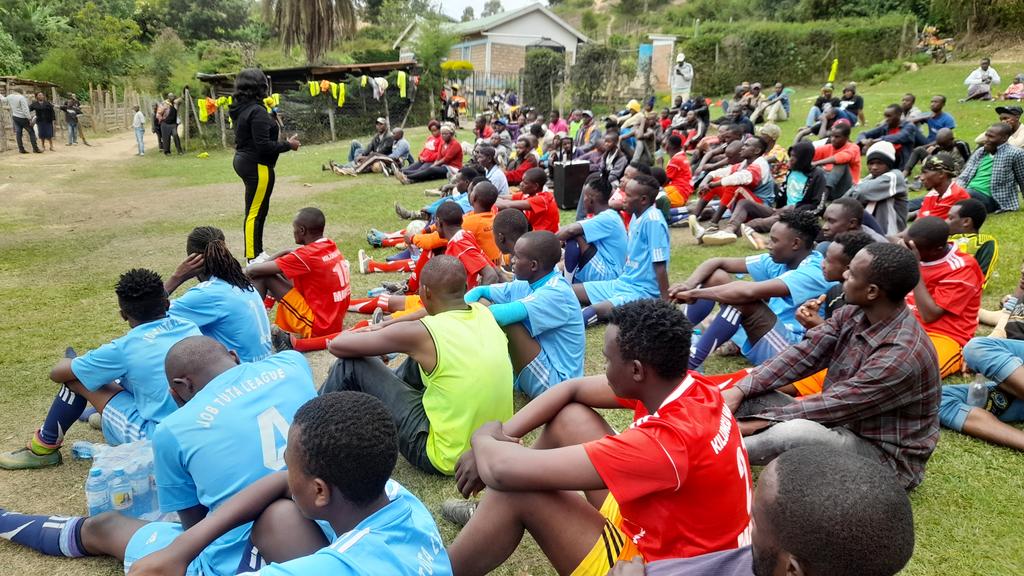 Terry_Mbaika's tweet photo. As the the fourth edition of the Teresia Mbaika  Tournament Kilungu ward begins i urged the youth not to auction themselves  cheaplu because they would loose their bright future.
I adviced them to protect their interests and future.
*•YOUTHTUCHEZENATERRY⚽🎯•*
@UDAKenya https://t.co/GSYhBYOLnK