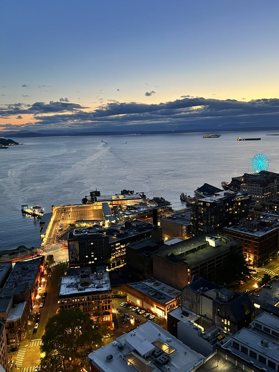 AkhilNarangMD's tweet photo. Thanks to @PhilipsHealth for organizing an outstanding event at the @smithtower. Outstanding views but better company. #ASE2022 @ASE360 https://t.co/hAiPhvcv6U