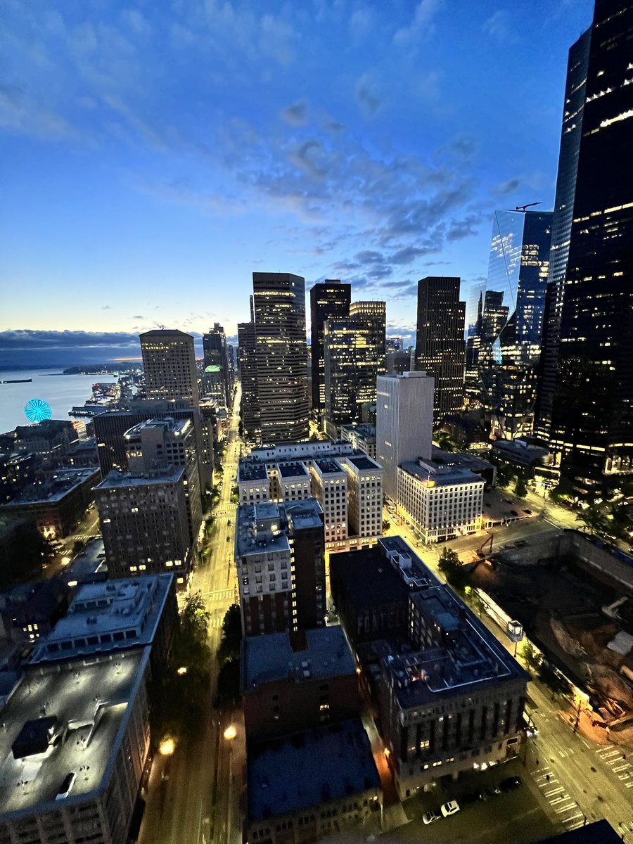 AkhilNarangMD's tweet photo. Thanks to @PhilipsHealth for organizing an outstanding event at the @smithtower. Outstanding views but better company. #ASE2022 @ASE360 https://t.co/hAiPhvcv6U