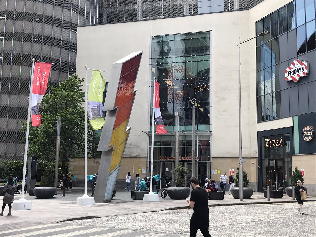 DocPhotUSW's tweet image. Huge thanks to friends, families, colleagues, industry partners, sponsors for supporting our opening evening @packed_lunch_exhibition @stdavidscardiff . We were overwhelmed by the support. We are open today 10-5 and every day until Friday 17th. We are next to the Apple store