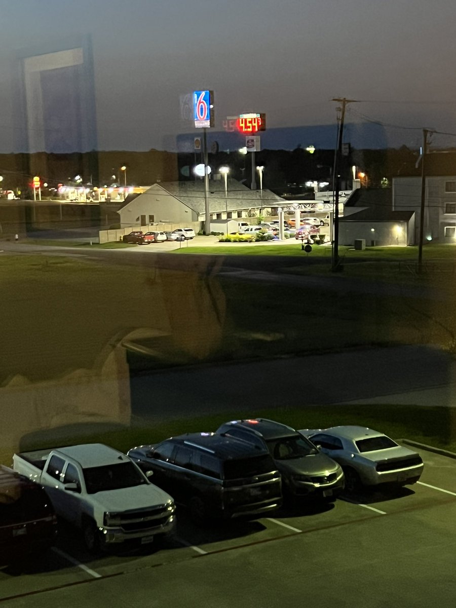 candiey's tweet photo. You know your @ChoiceHotels room is disgusting if you are longing for the Motel 6 that is across the way 🤢 https://t.co/UGwn8z8gl3