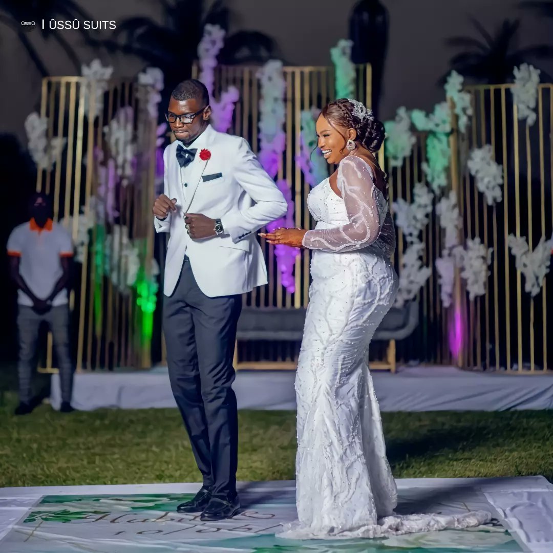 ussusuits's tweet photo. Heureux ménage mon gars et merci d'avoir choisi ÛSSÛ SUITS 🇸🇳
(100% made in Senegal)
#senegal #dakar #africa #costumesurmesure https://t.co/0iL75CHcvv