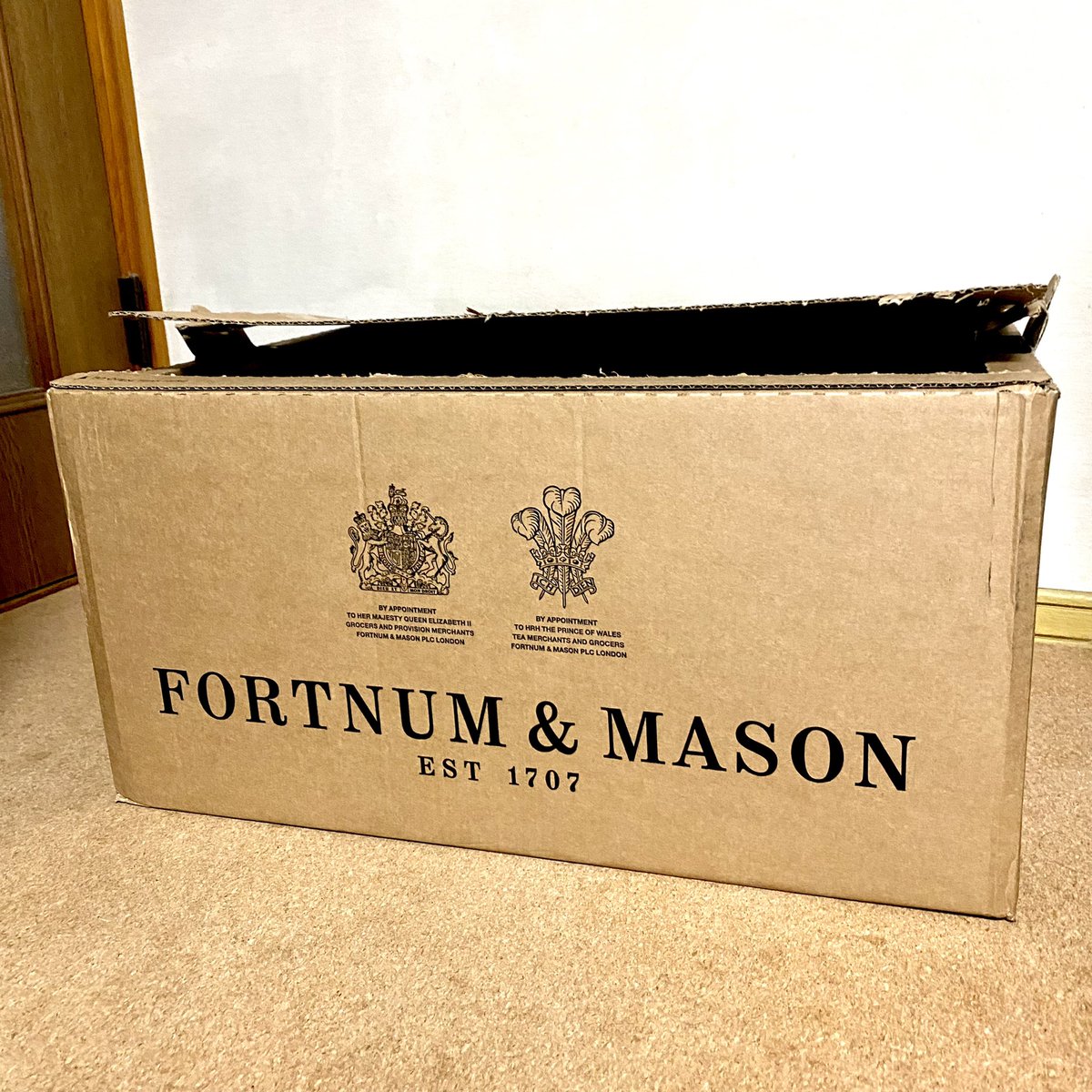 イギリスから届きました✈️✨
jubileeグッズ🥰

@Fortnums 
#FORTNUMANDMASON