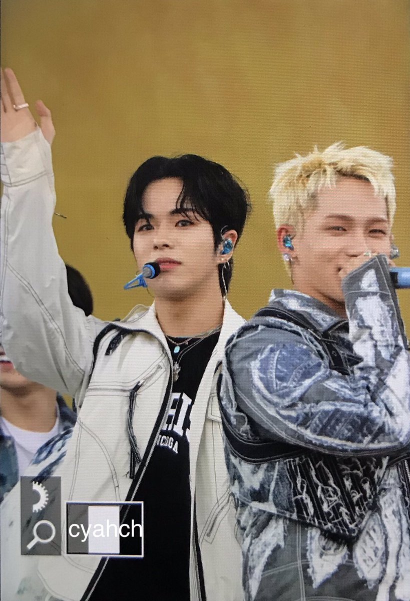 220612
🫶🏼
#최현석 #CHOIHYUNSUK
#TREASURE #트레저 
#윤재혁 #YOONJAEHYUK